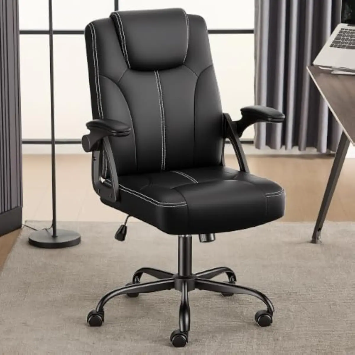 Office Chair - 人間工学に基づいたデザインの高級オフィスチェア。360度回転可能なベースを備え、リクライニング角度は最大125度まで調整可能。 ° 、跳ね上げ式パッド入りアームレスト、空気圧式