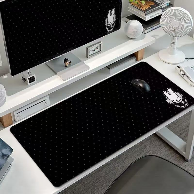 かわいいミッフィーうさぎの大型マウスパッド、カワイイバニーヘ - Office Furniture Brands のレビューと価格