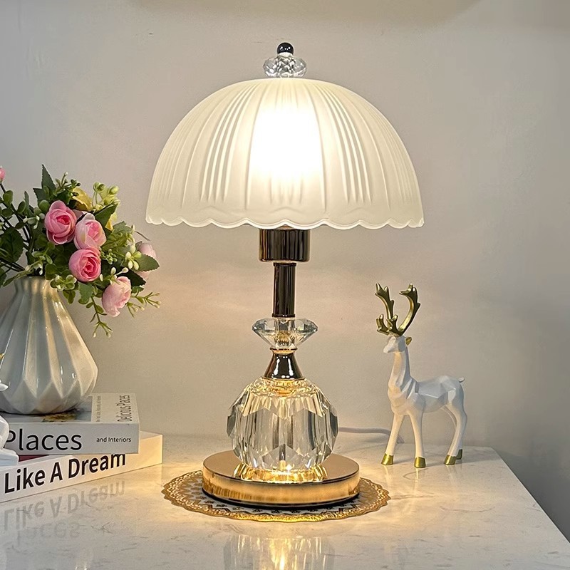 クリスタルデスクランプハイエンドファッションシンプルな寝室の - Desk Lamp のレビューと価格